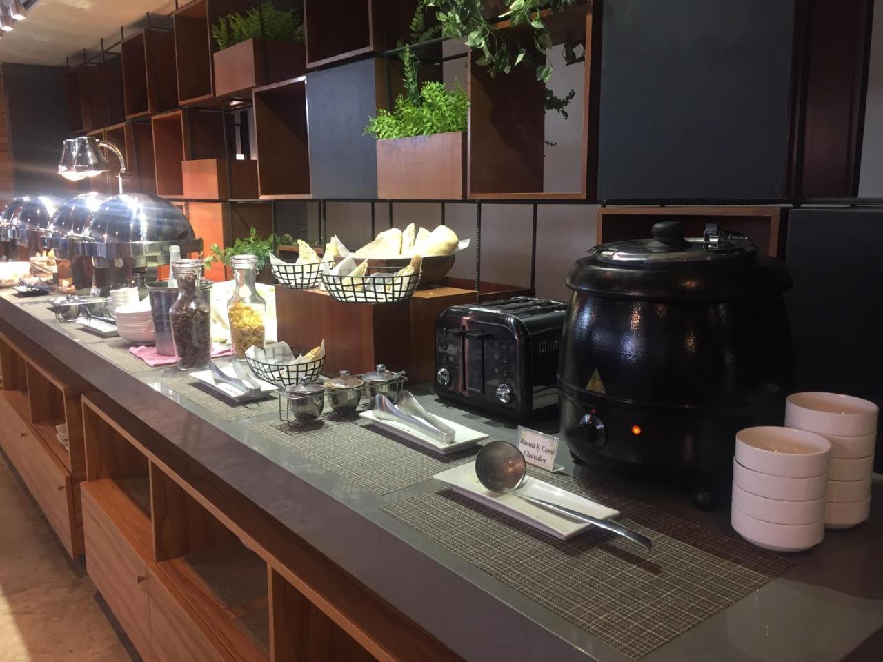 Ferra Hotel And Garden Suites Balabag  Luaran gambar